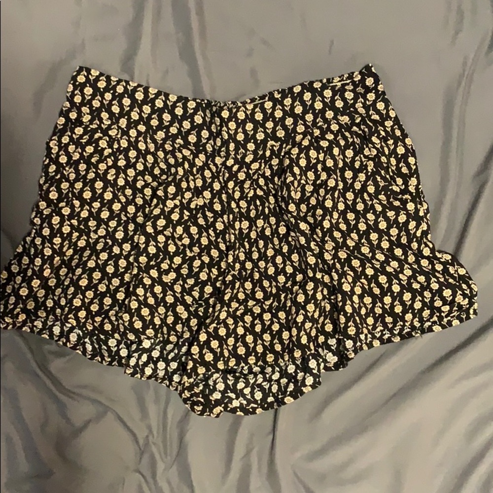 Women’s Cream/Black Shorts